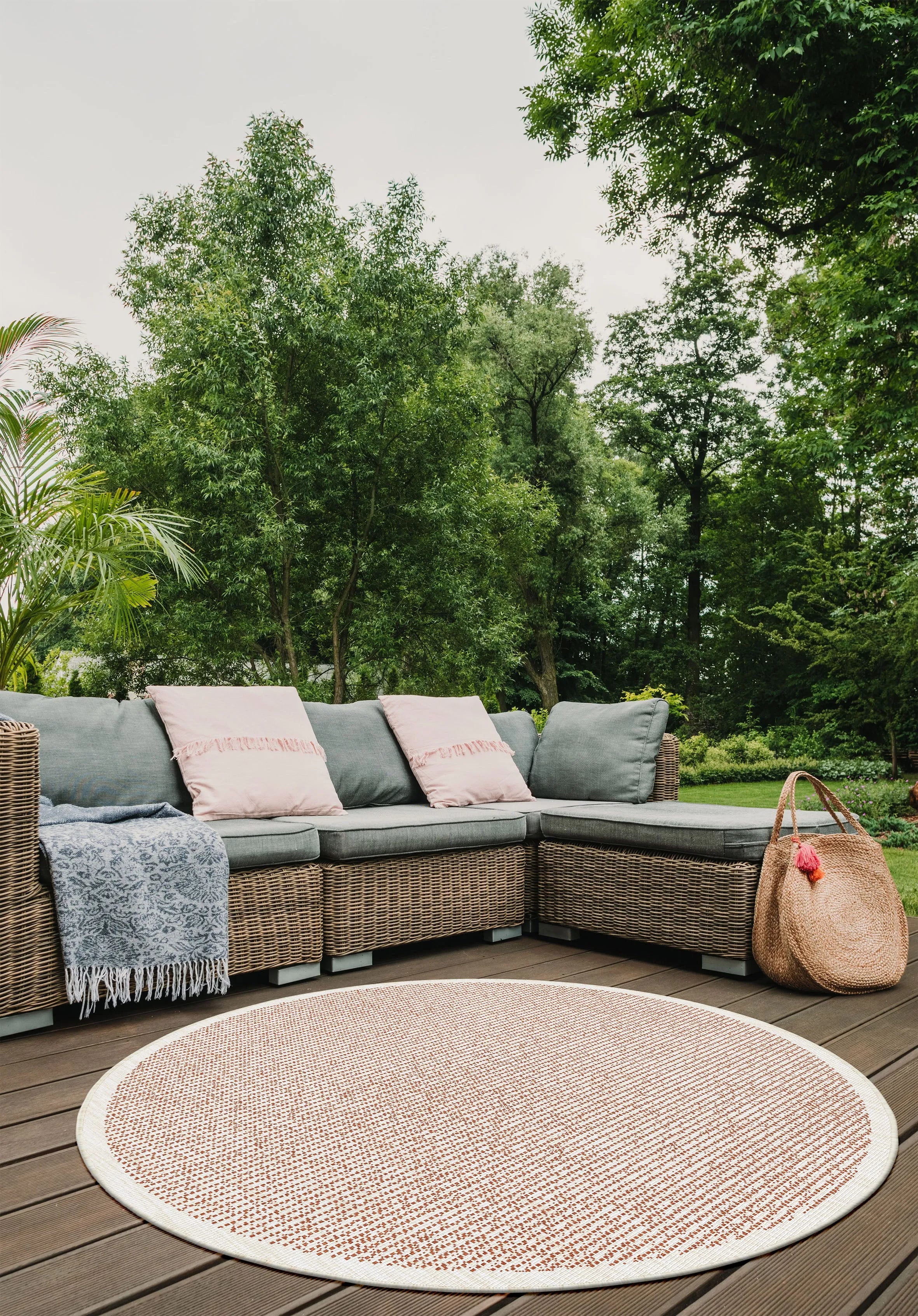 Rotunda Rugs Positano DotGrid Reversible Round Rug – Coppola Home